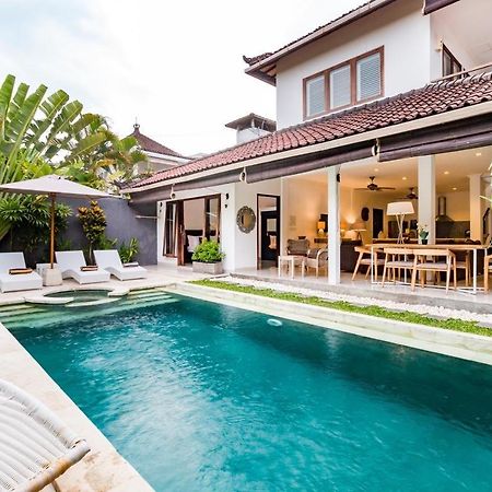 Sari Temuku Villa Seminyak Buitenkant foto