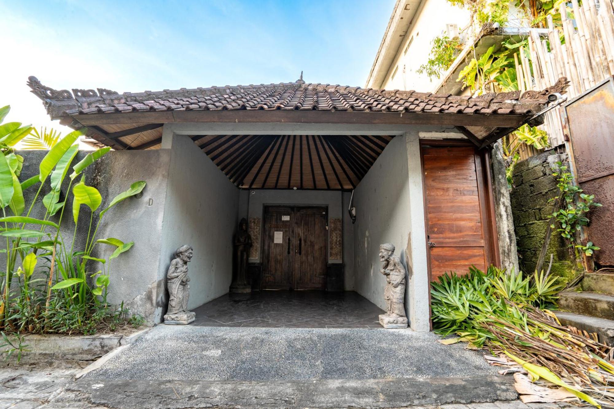 Sari Temuku Villa Seminyak Buitenkant foto